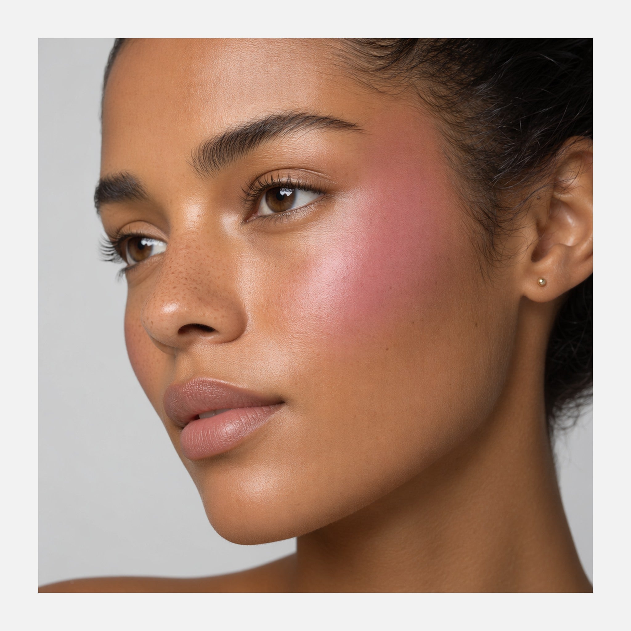 Blush bBeauty Romantic — aplicado no rosto