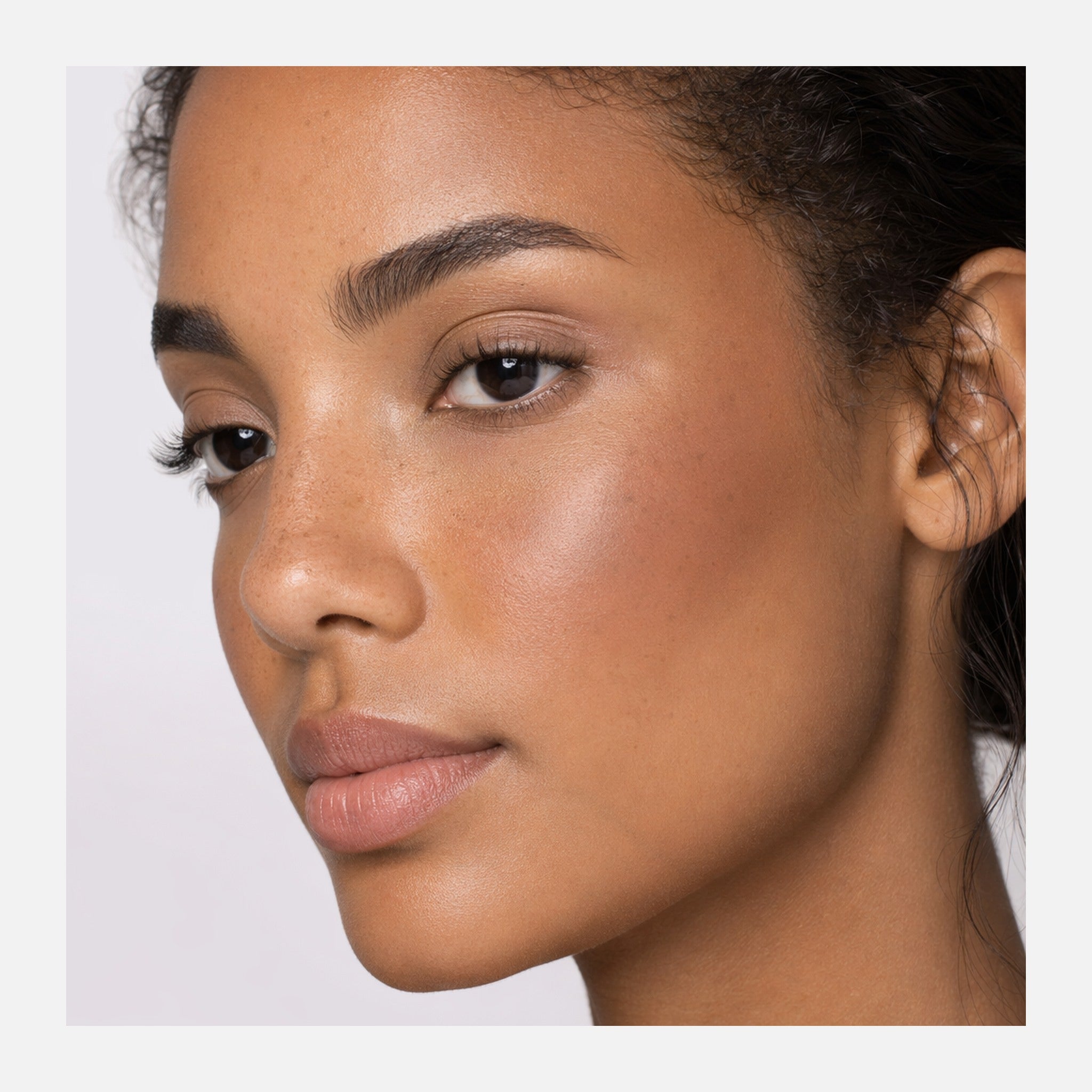 Blush bBeauty Trace — aplicado no rosto