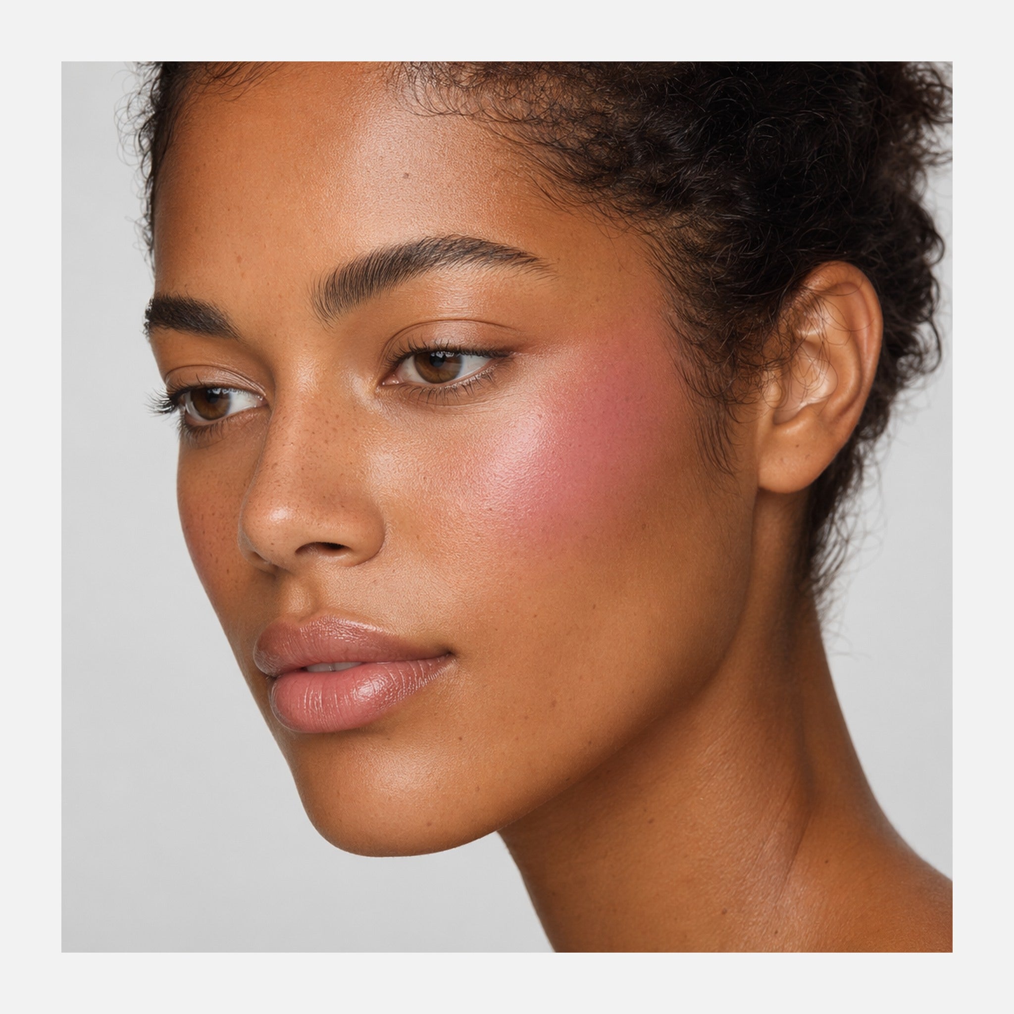 Blush bBeauty Velvet — aplicado no rosto